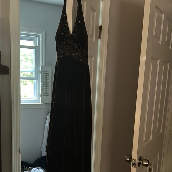 Elegant Brown Velvet Wedding Dress - Picture 3 of 3